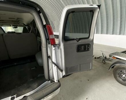 Белый Шевроле Експресс, объемом двигателя 6 л и пробегом 29 тыс. км за 24000 $, фото 13 на Automoto.ua