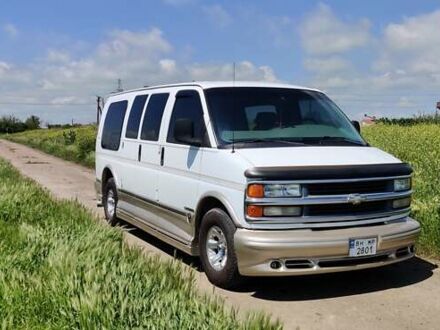 Белый Шевроле Експресс, объемом двигателя 5.7 л и пробегом 253 тыс. км за 20500 $, фото 1 на Automoto.ua