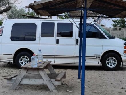 Белый Шевроле Експресс, объемом двигателя 5.7 л и пробегом 253 тыс. км за 20500 $, фото 1 на Automoto.ua