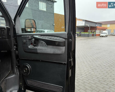 Черный Шевроле Експресс, объемом двигателя 5.3 л и пробегом 144 тыс. км за 42000 $, фото 8 на Automoto.ua