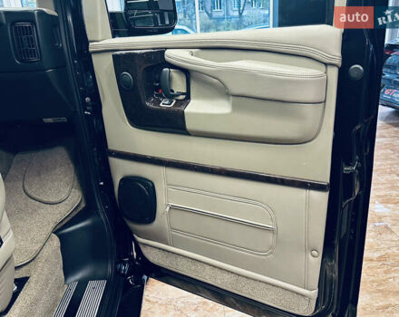 Черный Шевроле Експресс, объемом двигателя 5.3 л и пробегом 51 тыс. км за 44000 $, фото 64 на Automoto.ua