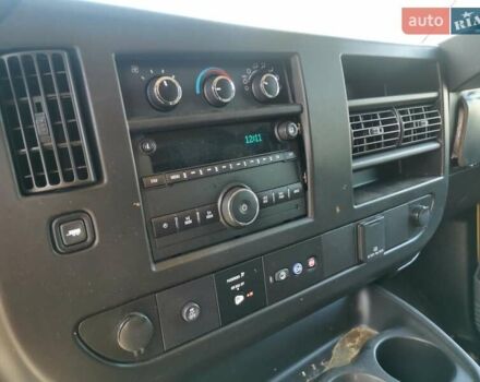 Желтый Шевроле Експресс, объемом двигателя 4.3 л и пробегом 296 тыс. км за 18000 $, фото 7 на Automoto.ua