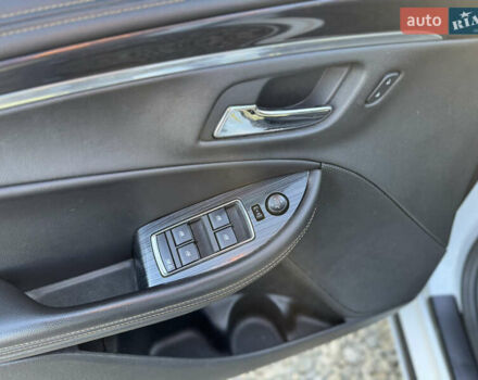 Белый Шевроле Импала, объемом двигателя 2.46 л и пробегом 183 тыс. км за 11300 $, фото 14 на Automoto.ua