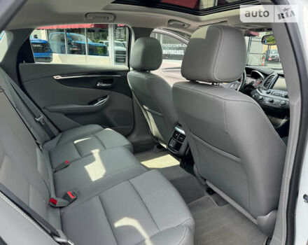 Белый Шевроле Импала, объемом двигателя 3.56 л и пробегом 66 тыс. км за 2700 $, фото 15 на Automoto.ua