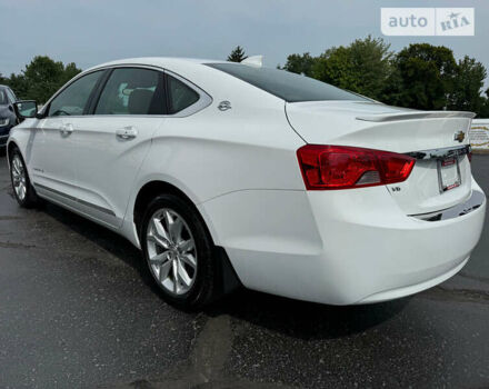 Белый Шевроле Импала, объемом двигателя 3.56 л и пробегом 66 тыс. км за 2700 $, фото 6 на Automoto.ua