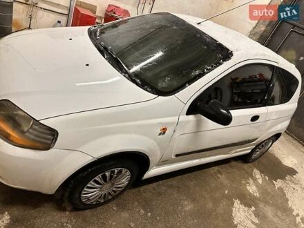 Белый Шевроле Калос, объемом двигателя 1.1 л и пробегом 320 тыс. км за 1450 $, фото 1 на Automoto.ua