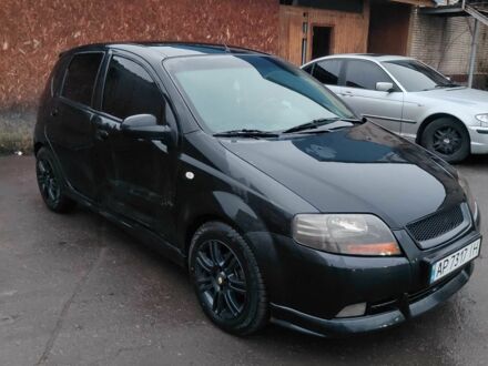 Черный Шевроле Калос, объемом двигателя 1.4 л и пробегом 104 тыс. км за 2000 $, фото 1 на Automoto.ua