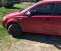 Красный Шевроле Калос, объемом двигателя 1.3 л и пробегом 500 тыс. км за 2000 $, фото 3 на Automoto.ua