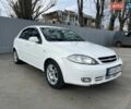 Белый Шевроле Лачетти, объемом двигателя 1.6 л и пробегом 200 тыс. км за 2999 $, фото 1 на Automoto.ua