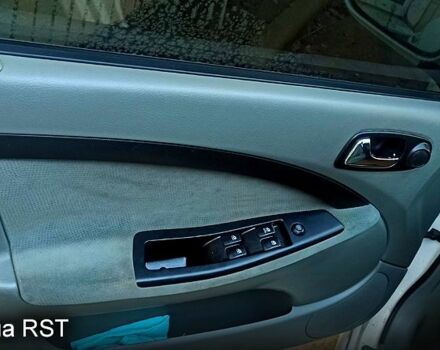 Белый Шевроле Лачетти, объемом двигателя 1.6 л и пробегом 235 тыс. км за 3800 $, фото 4 на Automoto.ua