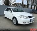 Белый Шевроле Лачетти, объемом двигателя 1.6 л и пробегом 200 тыс. км за 3250 $, фото 5 на Automoto.ua