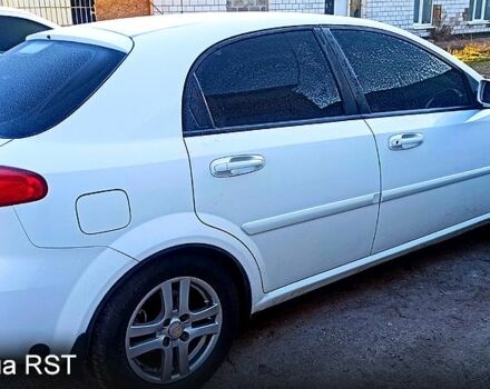 Белый Шевроле Лачетти, объемом двигателя 1.6 л и пробегом 235 тыс. км за 3800 $, фото 2 на Automoto.ua