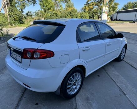 Белый Шевроле Лачетти, объемом двигателя 1.6 л и пробегом 290 тыс. км за 3800 $, фото 4 на Automoto.ua