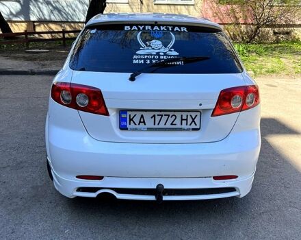 Белый Шевроле Лачетти, объемом двигателя 1.6 л и пробегом 256 тыс. км за 3750 $, фото 1 на Automoto.ua