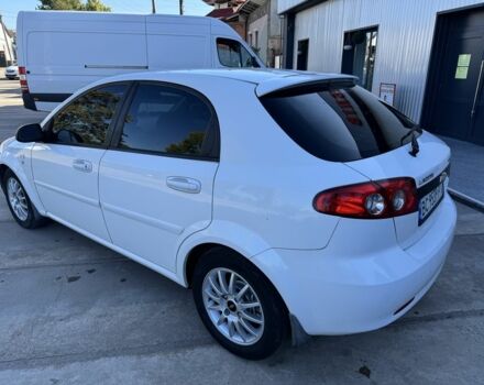 Белый Шевроле Лачетти, объемом двигателя 1.6 л и пробегом 290 тыс. км за 3800 $, фото 2 на Automoto.ua