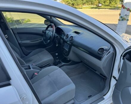 Белый Шевроле Лачетти, объемом двигателя 1.6 л и пробегом 290 тыс. км за 3800 $, фото 9 на Automoto.ua