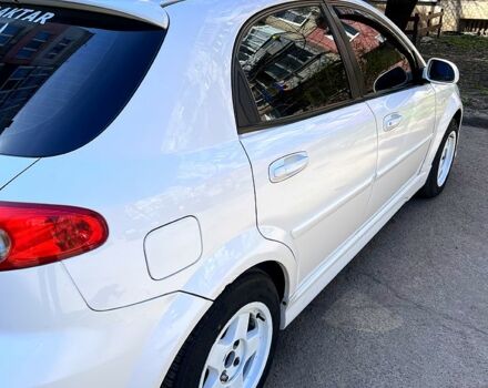 Белый Шевроле Лачетти, объемом двигателя 1.6 л и пробегом 256 тыс. км за 3750 $, фото 5 на Automoto.ua