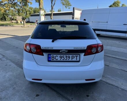 Белый Шевроле Лачетти, объемом двигателя 1.6 л и пробегом 290 тыс. км за 3800 $, фото 3 на Automoto.ua