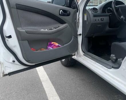 Белый Шевроле Лачетти, объемом двигателя 1.8 л и пробегом 206 тыс. км за 4700 $, фото 16 на Automoto.ua