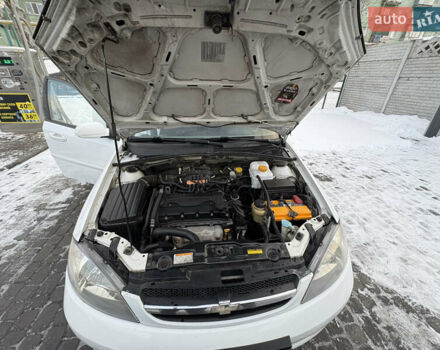 Белый Шевроле Лачетти, объемом двигателя 1.6 л и пробегом 230 тыс. км за 4000 $, фото 10 на Automoto.ua