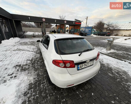 Белый Шевроле Лачетти, объемом двигателя 1.6 л и пробегом 230 тыс. км за 4000 $, фото 3 на Automoto.ua