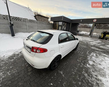 Белый Шевроле Лачетти, объемом двигателя 1.6 л и пробегом 230 тыс. км за 4000 $, фото 6 на Automoto.ua