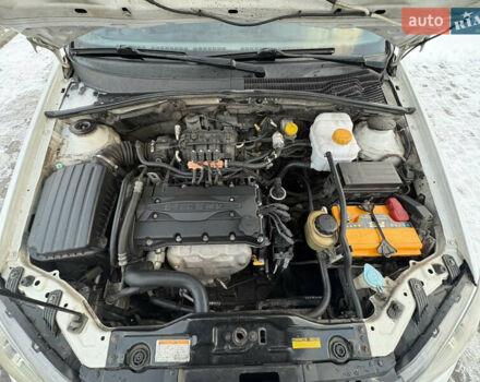 Белый Шевроле Лачетти, объемом двигателя 1.6 л и пробегом 230 тыс. км за 4000 $, фото 11 на Automoto.ua