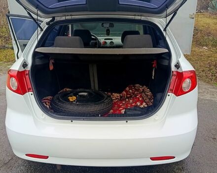 Белый Шевроле Лачетти, объемом двигателя 1.6 л и пробегом 180 тыс. км за 5600 $, фото 4 на Automoto.ua