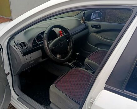 Белый Шевроле Лачетти, объемом двигателя 1.6 л и пробегом 180 тыс. км за 5600 $, фото 3 на Automoto.ua