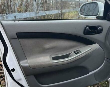 Белый Шевроле Лачетти, объемом двигателя 1.6 л и пробегом 154 тыс. км за 4800 $, фото 4 на Automoto.ua