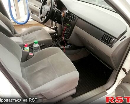 Белый Шевроле Лачетти, объемом двигателя 1.8 л и пробегом 290 тыс. км за 3700 $, фото 5 на Automoto.ua