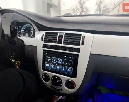 Белый Шевроле Лачетти, объемом двигателя 1.6 л и пробегом 218 тыс. км за 3800 $, фото 4 на Automoto.ua