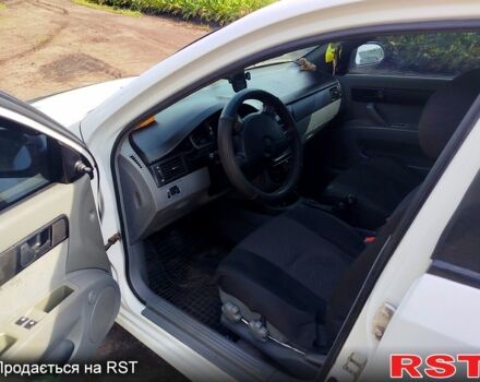 Белый Шевроле Лачетти, объемом двигателя 1.6 л и пробегом 300 тыс. км за 3400 $, фото 1 на Automoto.ua