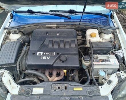 Белый Шевроле Лачетти, объемом двигателя 1.6 л и пробегом 218 тыс. км за 3800 $, фото 9 на Automoto.ua