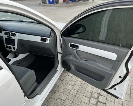 Белый Шевроле Лачетти, объемом двигателя 1.8 л и пробегом 198 тыс. км за 3500 $, фото 13 на Automoto.ua