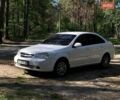 Белый Шевроле Лачетти, объемом двигателя 1.8 л и пробегом 442 тыс. км за 3500 $, фото 1 на Automoto.ua