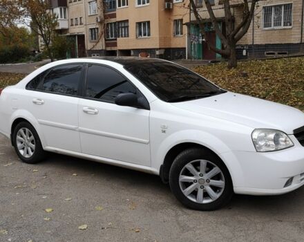 Белый Шевроле Лачетти, объемом двигателя 1.6 л и пробегом 220 тыс. км за 4000 $, фото 1 на Automoto.ua