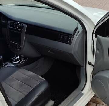 Белый Шевроле Лачетти, объемом двигателя 1.8 л и пробегом 288 тыс. км за 4900 $, фото 8 на Automoto.ua