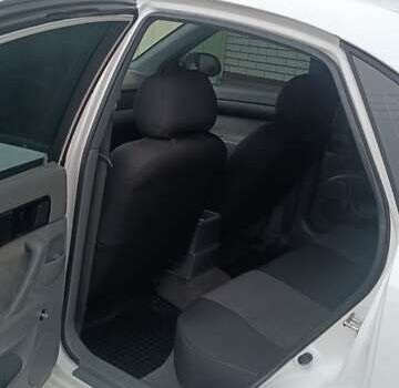 Белый Шевроле Лачетти, объемом двигателя 1.6 л и пробегом 222 тыс. км за 4100 $, фото 8 на Automoto.ua