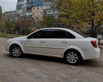 Белый Шевроле Лачетти, объемом двигателя 1.6 л и пробегом 220 тыс. км за 4000 $, фото 3 на Automoto.ua