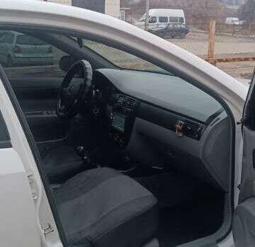 Белый Шевроле Лачетти, объемом двигателя 1.6 л и пробегом 222 тыс. км за 4100 $, фото 4 на Automoto.ua