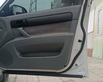 Белый Шевроле Лачетти, объемом двигателя 1.6 л и пробегом 222 тыс. км за 4100 $, фото 5 на Automoto.ua