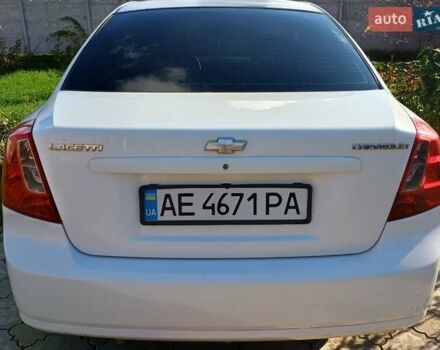 Белый Шевроле Лачетти, объемом двигателя 1.6 л и пробегом 220 тыс. км за 4500 $, фото 2 на Automoto.ua