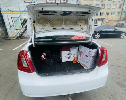 Белый Шевроле Лачетти, объемом двигателя 1.6 л и пробегом 300 тыс. км за 2999 $, фото 9 на Automoto.ua