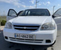 Белый Шевроле Лачетти, объемом двигателя 1.8 л и пробегом 240 тыс. км за 5500 $, фото 2 на Automoto.ua