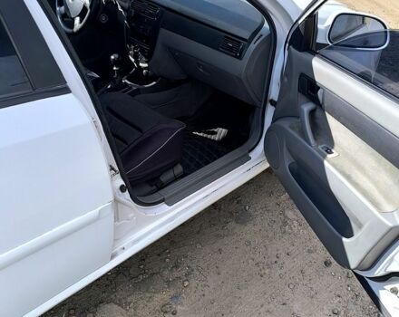 Белый Шевроле Лачетти, объемом двигателя 1.6 л и пробегом 227 тыс. км за 3600 $, фото 1 на Automoto.ua