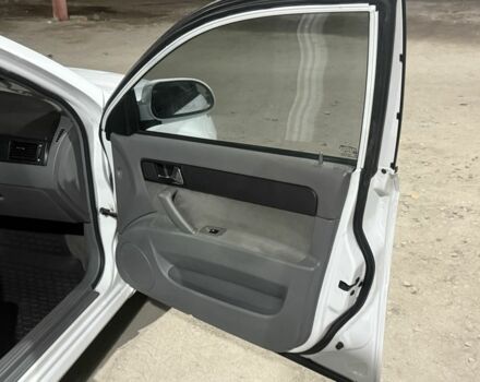 Белый Шевроле Лачетти, объемом двигателя 1.5 л и пробегом 199 тыс. км за 2950 $, фото 5 на Automoto.ua