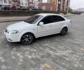 Белый Шевроле Лачетти, объемом двигателя 1.5 л и пробегом 280 тыс. км за 4200 $, фото 2 на Automoto.ua