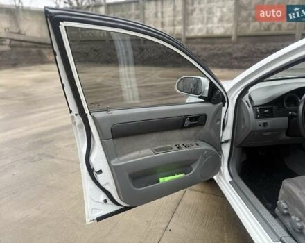 Белый Шевроле Лачетти, объемом двигателя 1.5 л и пробегом 200 тыс. км за 2999 $, фото 10 на Automoto.ua