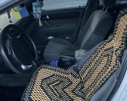 Белый Шевроле Лачетти, объемом двигателя 1.5 л и пробегом 280 тыс. км за 4200 $, фото 10 на Automoto.ua